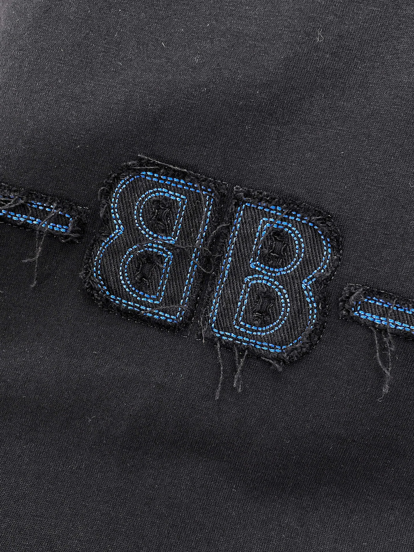 Balenciaga's high-end top-quality products 🐮2026 Spring and Summer New Arrival first counter, the latest New Arrival short-sleeved round neck T-shirt, Premium customized design, avant-garde and fashionable! Brand logo heavy craftsmanship design Premium customized 260g fabric. Soft to the touch. Comfortable to wear. Counter-level exquisite stitching. Fine workmanship. The upper body effect is incomparably handsome! A must-have item for men and women with the same style! Sizes: S~XXL When placing an order, please state your height and weight. The maximum wearing size is 210 pounds (one size larger)